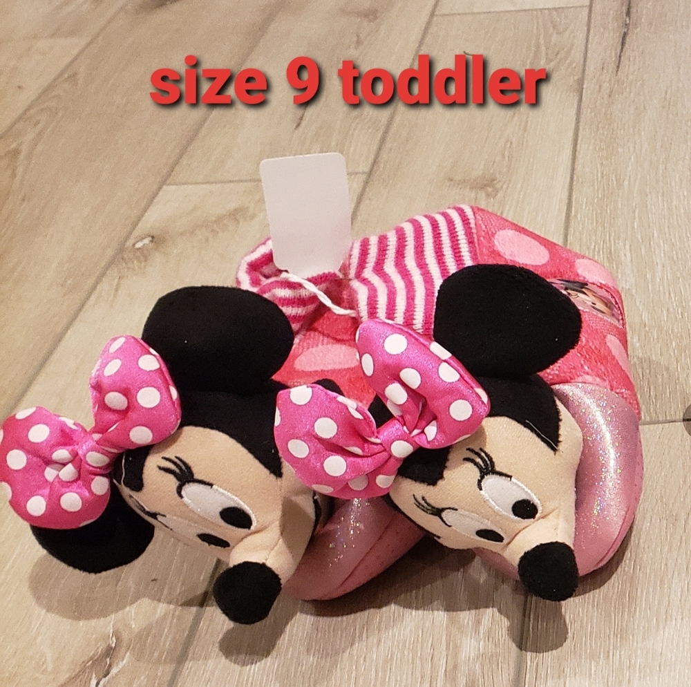 Size 9/10 toddler used slippers minne mouse
